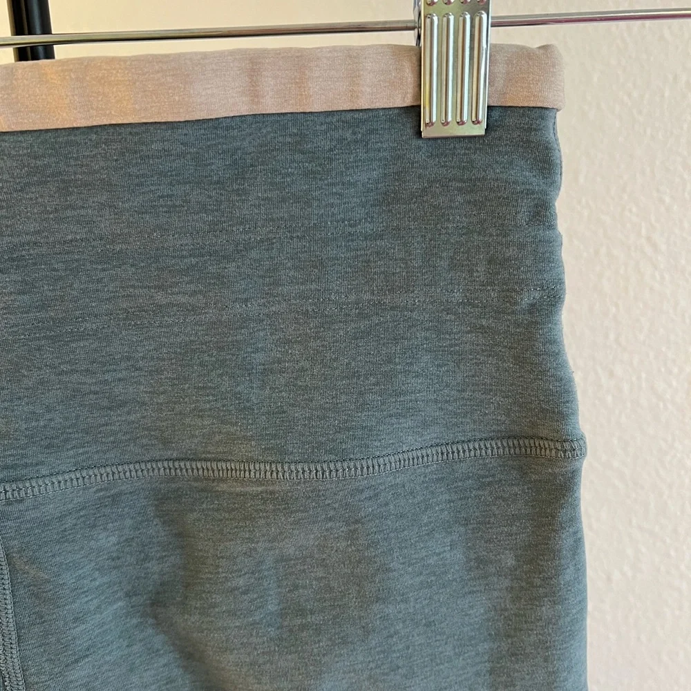 Vuori Blue Women's Workout Top and Leggings - Workout Set Size Small - Picture 10 of 16